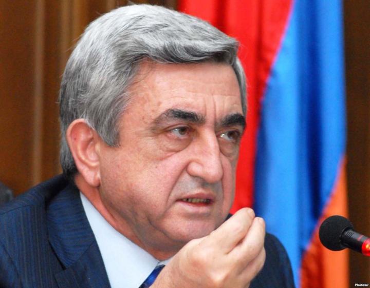 Erməni hərbiçiləri etiraz edir