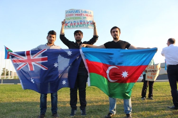 Avstraliyada yaşayan azərbaycanlılar parlament binası qarşısında aksiya keçiriblər