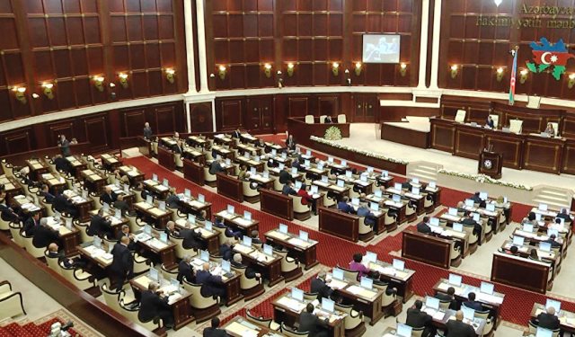 Parlamentin iclası başladı