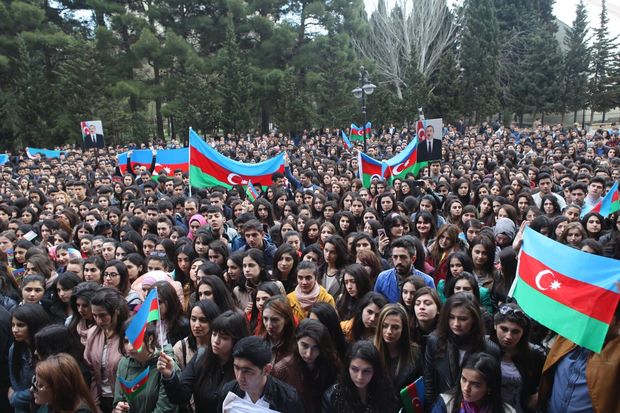 Tələbələr ordumuza görə ayağa qalxdılar