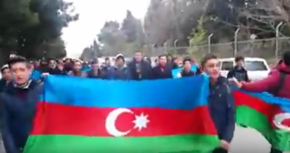 Gənclər əsgərlərimizə dəstək oldu