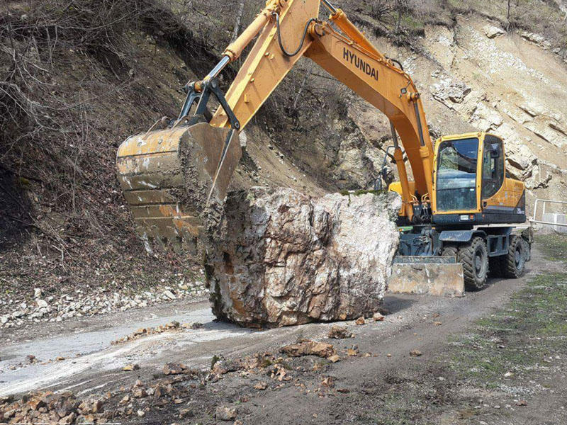 Bu yoldan istifadə edən sürücülər, ehtiyatlı olun