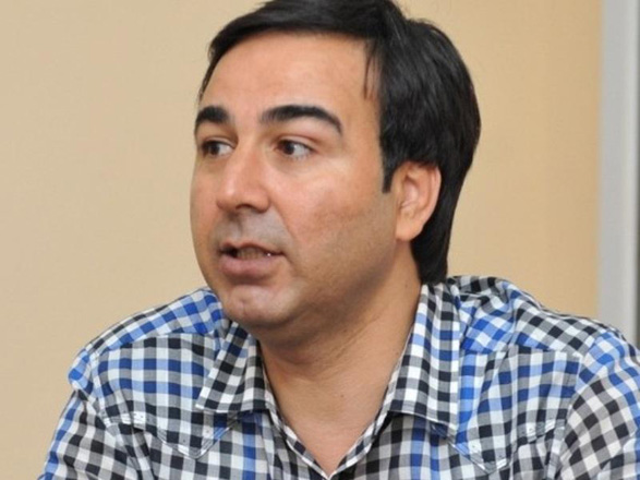 Həbsdə olan teleaparıcı İlham Mirzəyev vəkilindən imtina etdi