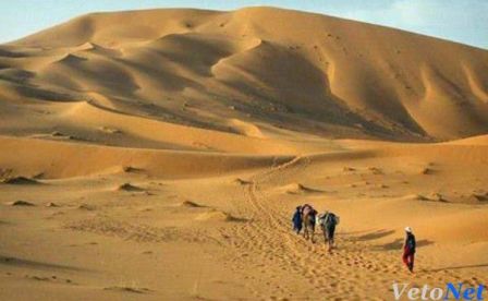 Ərəb şahzadəsinin helikopteri səhradakı toyu toza bürüdü