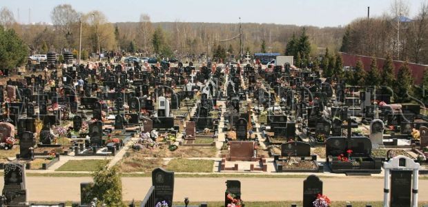 Bakıda ev qiymətinə məzar daşları