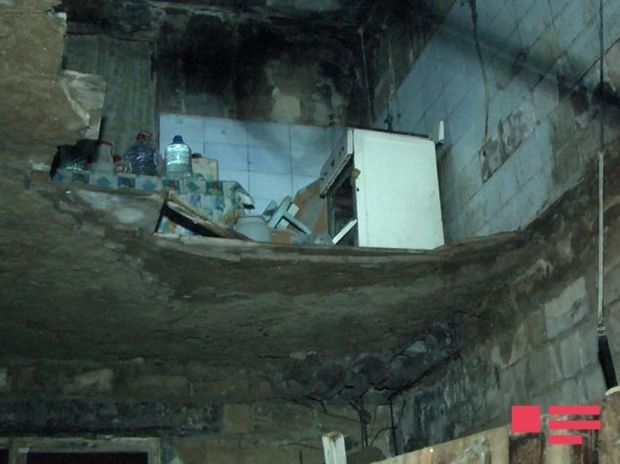 Bakıda bina çökdü