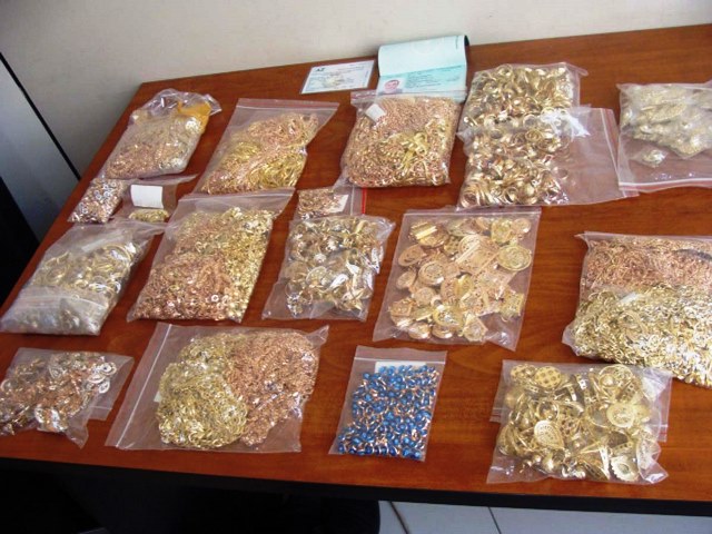 Ölkədən 1 kq-a qədər qızılı çıxarmaq istədi