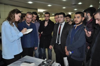 Sakaryada Qənirə Paşayevanın kitabı maraqla qarşılanıb