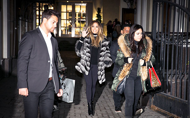 Cennifer Lopez Ayselin mağazasında