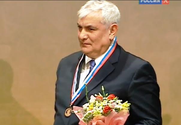 Kamal Abdulla “Qızıl Delviq” mükafatına layiq görüldü