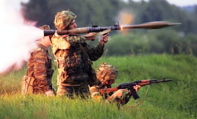 Düşmən minaatanlardan atəş açır