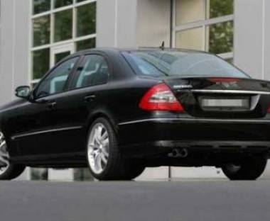 Məmurun xidməti maşını şöbəyə aparıldı