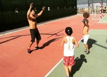 Emin əkizlərin dalaşdığı görüntünü yaydı