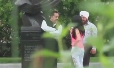 Cazibədar qızın dondurma zarafatı