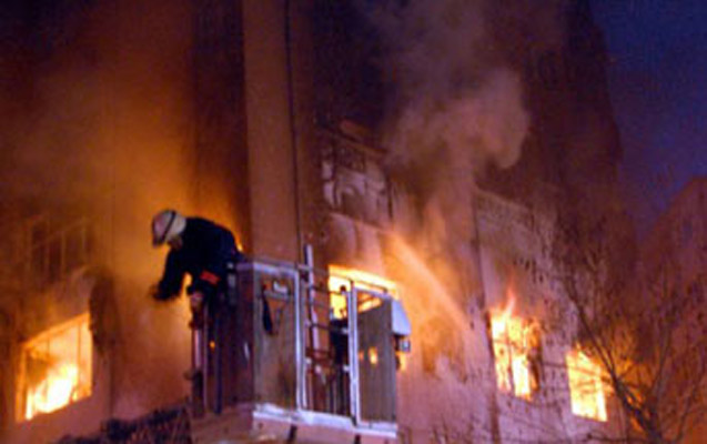 Bakıda binada yanğın - 30 sakin təxliyyə olunub