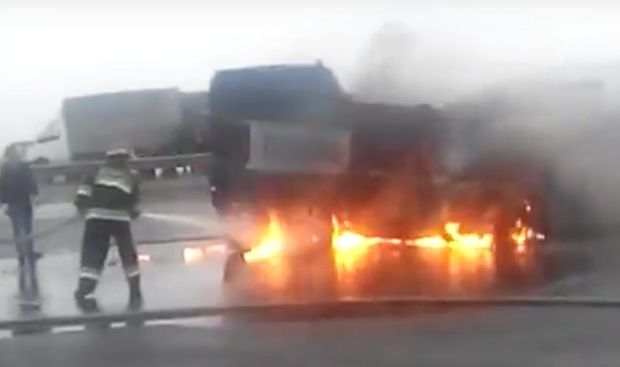 Siyəzəndə “Hummer” yandı