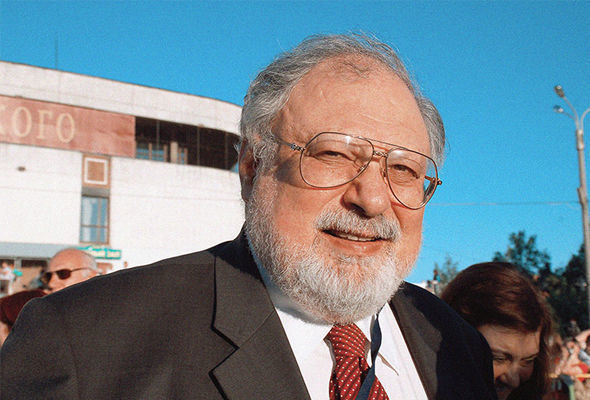 Rüstəm İbrahimbəyov Bakıya gəlir