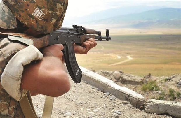 Erməni əsgərləri bir birlərini öldürürlər