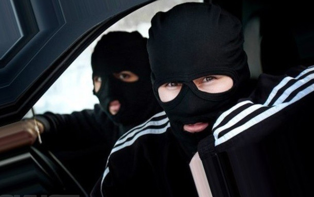 Bakıda kolleksionerin evini soyanlar tutuldular