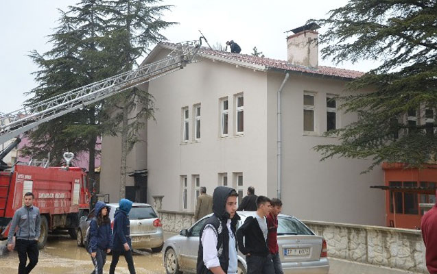 Səbaildə binada yanğın - 20 nəfər təxliyə olunub