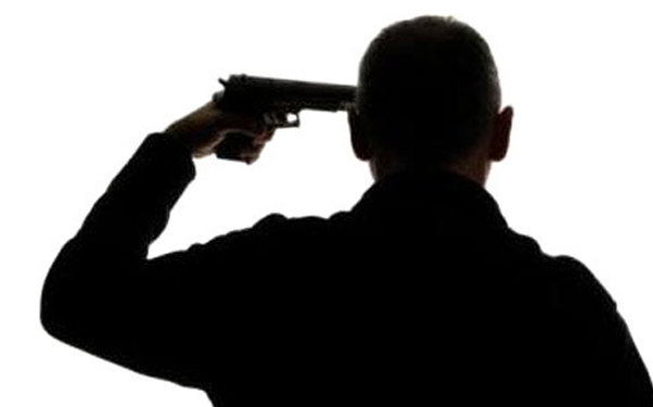 İşdən çıxarılan baş nazir özünü güllələdi