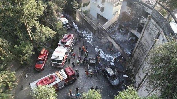 Braziliyada təyyarə yaşayış evinin üstünə düşdü: