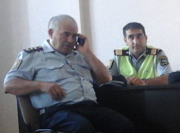 Yol polisi rəisi dul qadına eşq elan etdi, görün nələr oldu