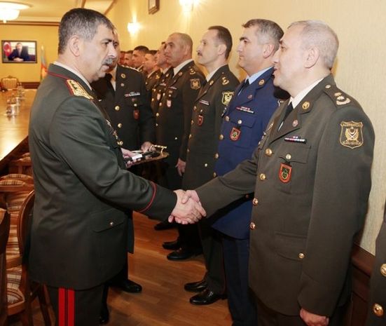 Zakir Həsənov zabitlərə rütbə verdi