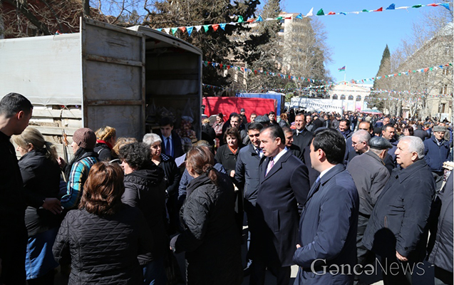 İcra başçısı yarmarkada qiymətlərlə maraqlandı