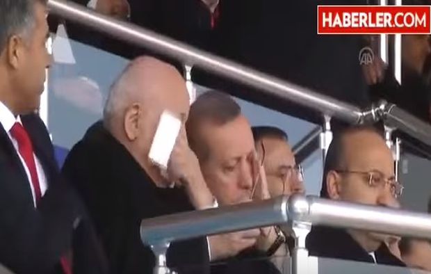 Ərdoğan göz yaşlarına sahib çıxa bilmədi