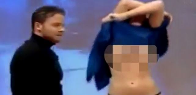 Televiziyada biabırçılıq: canlı yayımda qadını soyundurdular