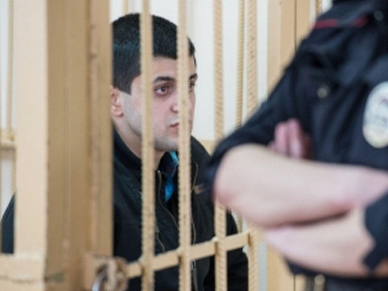 Azərbaycanlı futbolçunu öldürən erməninin məhkəməsində ara qarışdı