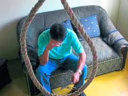 Özünü asdı, amma arvadı