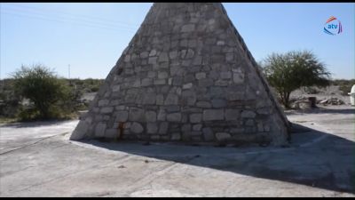 Kəndli piramida inşa etdi