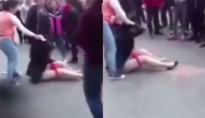 Qadın sevgilisini əlindən alan həmcinsini küçədə, hər kəsin gözü qarşısında soyundurdu