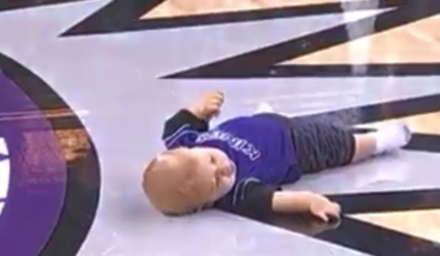 Körpə “yarış” zamanı yuxuladı