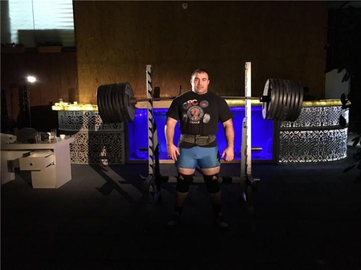 Bakıda dünya çempionunun obyektini əlindən almaq istəyirlər