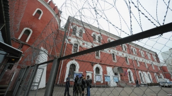 Azərbaycanlı məhbusun intiharına görə 7 məmur cəzalandırıldı