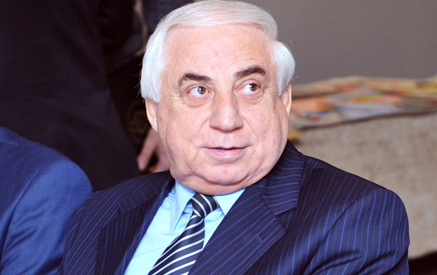 “Təmir olunan yol gözümüzün önündə dağılıb gedir”