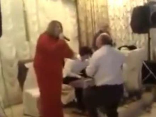 Azərbaycanda toyda biabırçılıq: Araq içib