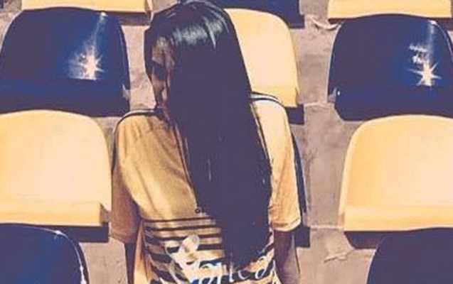 Azərbycanlı qızdan yarıçılpaq dəstək