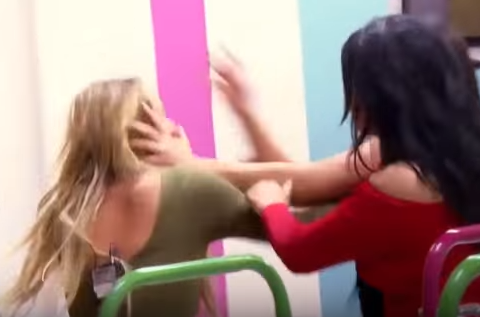 Bakıda kirayədə yaşayan qız oğlan üstündə rəfiqəsini döydü – ŞOK TƏFƏRRÜAT