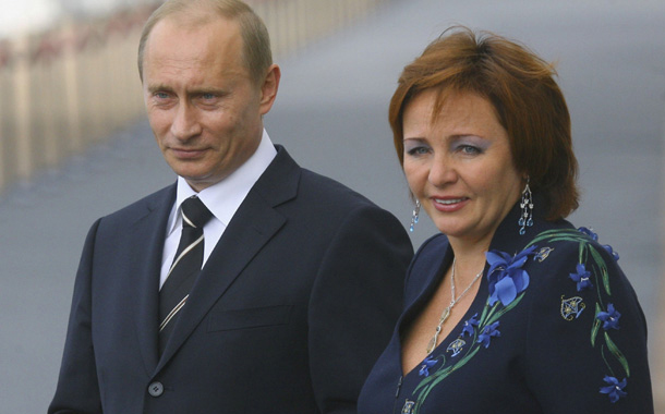 Putin arvadından onun xəyanətinə görə boşanıb