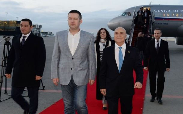 Yan Hameçk Bakıya gəlib