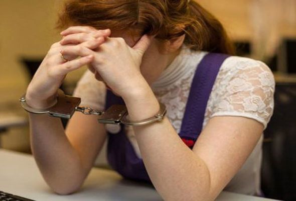 Bakıda qadın qohumunun evindən oğurluq etdi