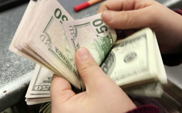 Mərkəzi bank dolları ucuzlaşdırdı