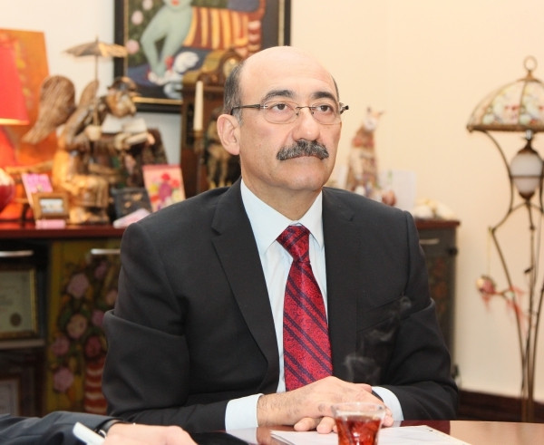 Əbülfəs Qarayev ISESCO-nun baş direktoru ilə görüşüb