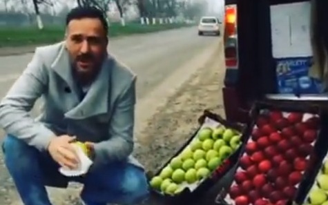 Tanınmış tele-aparıcı küçə alverinə keçdi