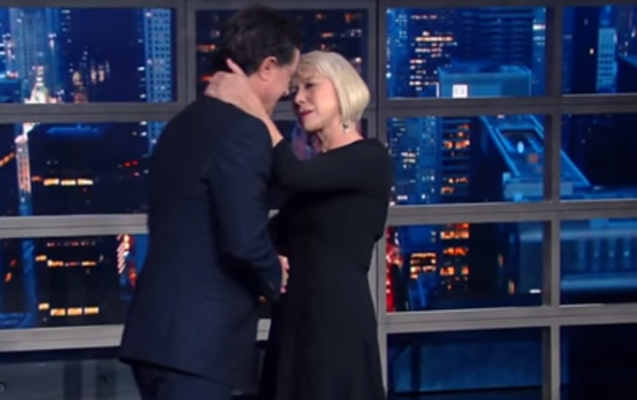 70 yaşlı aktrisa aparıcıyla öpüşdü