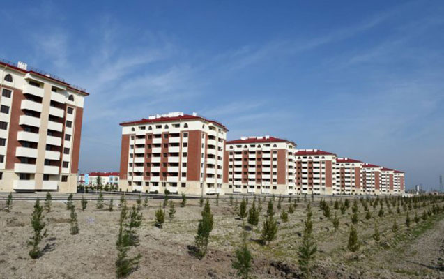 İcra hakimiyyətinin əməkdaşı köçkünləri aldadıb